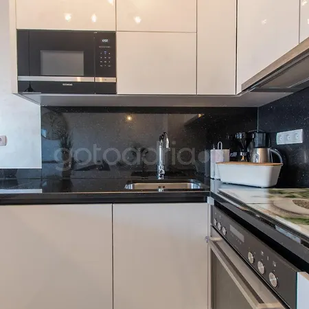 Delux Apartment Diva Mare - Free Beach Parking Makarska Exterior photo