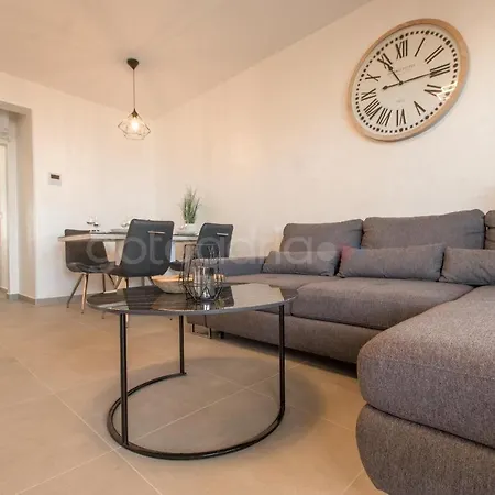 Delux Apartment Diva Mare - Free Beach Parking Makarska Exterior photo