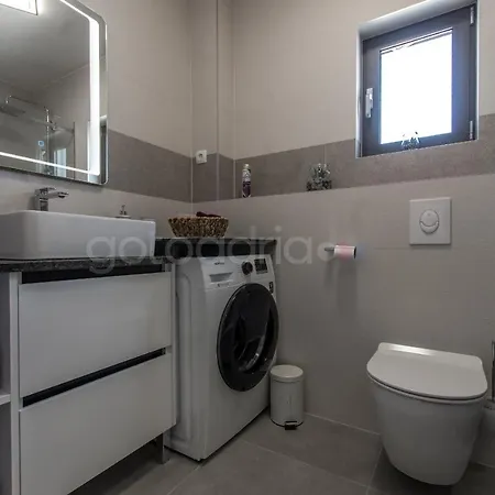 Delux Apartment Diva Mare - Free Beach Parking Makarska Exterior photo